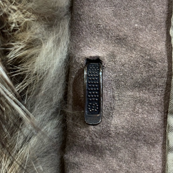 Authentic coyote fur coat - Picture 8 of 10